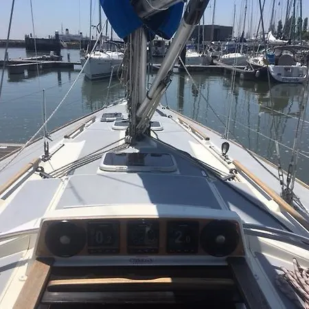 Great Expectations Botel *
